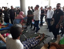 Jenguk Korban Gempa di Palu, Presiden Indonesia Disambut Isak Tangis.