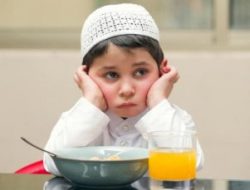 Mengapa Umat Muslim Harus Berpuasa di Bulan Ramadan?