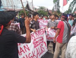 Ratusan Mahasiswa Demo di Kantor Bupati dan DPRD Bengkalis