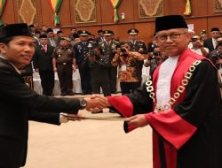 Indra Gunawan Eet Resmi di Lantik Sebagai Ketua DPRD Riau Periode 2019-2024