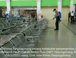 Antisipasi Penyebaran Covid-19, Pelabuhan SBP Tanjungpinang Disemprot Disinfektan