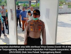Cegah Covid-19, Polsek Tanjungpinang Barat Bersama KAJC dan TJAC Serahkan “Bilik Semprot” ke Masjid Al-Azhar