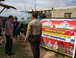 Dampak Kemarau Panjang, Polres Tanjungpinang Salurkan Air Bersih ke Warga