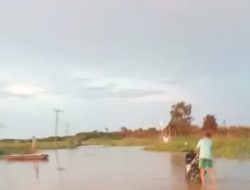 Amburadul!!! Masyarakat Mengeluh, Jalan Penghubung Dua Kabupaten Banjir Lagi