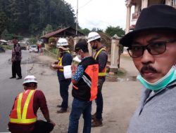 Perbaikan jalan rusak di Kecamatan Lareh Sago Halaban atas bantuan dana CSR PT.HKI ( BUMN ) Jakarta