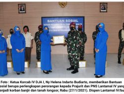 Peduli Korban Banjir dan Tanah Longsor, Jalasenastri Berikan Bansos pada Prajurit dan PNS TNI-AL