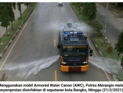Minimalisir Penyebaran Covid-19, Polres Merangin Semprot Kota Bangko dengan Disinfektan