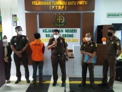 Korupsi RP 306 Juta, Kades Air Kati Dapat Rompi Orange Dari Jaksa