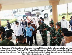 Bersama Gubernur Kepri, Danlantamal IV Sambut Kedatangan Menkominfo di Bandara Hang Nadim