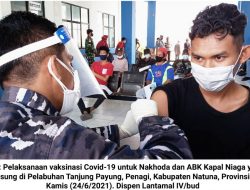 Danlanal Ranai Tinjau Pelaksanaan Vaksinasi di Pelabuhan Tanjung Payung Penagi