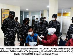 Wadanlantamal IV Tinjau Pelaksanaan Serbuan Vaksin TNI di Pelabuhan SBP Tanjungpinang