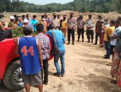 Polres Merangin Berikan Bantuan 400 Batang Bibit Dan Tanaman Produktif Ke Desa Rantau Ngarau