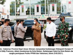 Gubernur Kepri dan Wakapolri Tinjau Posko PPKM dan Vaksinasi di Batam