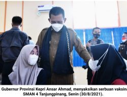 Gesa Vaksinasi Anak untuk Persiapan PTM, Ansar Ahmad Tinjau Vaksinasi di SMAN 4 Tanjungpinang