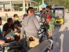 Wujudkan Misi Komsos, Babinsa Sambangi TKBM di Pelabuhan Bobong