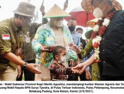 Kunjungi Pulau Pelampong, Wagub Kepri dan Wamen ATR/BPN Serahkan Sertifikat dan Sembako 