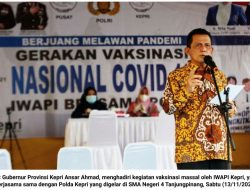 Ansar Ahmad Tinjau Vaksinasi Massal di SMAN 4 Tanjungpinang