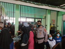 Kapolsek Kumpeh ilir Pantau Langsung Vaksinasi Masal Di (2) Puskesmas Dalam Kecamatan Kumpeh