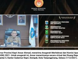 Bersama 5 Gubernur, Ansar Ahmad Menerima ‘Anugerah Meritokrasi KASN 2021’