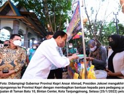 Di Bintan Center, Jokowi Disambut Antusias Masyarakat Tanjungpinang