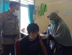 Kapolsek Kumpeh ilir Akp Subandi, Monitoring Dan Pengamanan Vaksin 3 Booster Di Puskesmas Tanjung Dan Puskesmas Puding