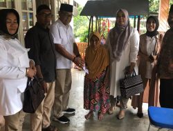DPC Gerindra Kota Payakumbuh kunjungi Rumah Orang tua Anggota DPRD Mawi E.A Yang Tertimpa Pohon Tumbang