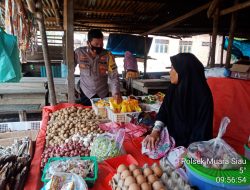 Bahbinkamtibmas Polsek Muara Siau Monitoring Stok Minyak Goreng Dan Sembako Di Pasar Siau