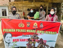 Peringati Hari Lahir R.A Kartini 21 April Polwan Polres Muaro Jambi Bhakti Sosial Ke Warga