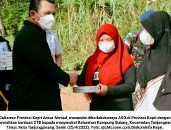 Launching ASO Tahap I: Ansar Ahmad Serahkan STB ke Warga Kampung Bulang