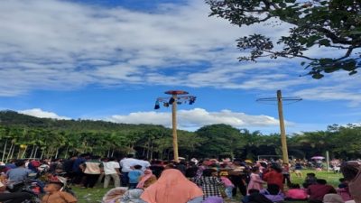 Meriahkan Lebaran Idul Fitri 2022 Di Desa Petai,Kabupaten Kuantan Singingi Dimeriahkan Dengan Acara Lomba Panjat Pinang