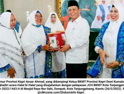 Ansar-Dewi Lepas JCH BKMT Kota Tanjungpinang 2022