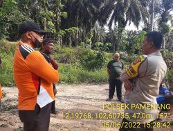 Penutupan Jalan poros Desa Tanah Abang, Bhabinkamtibmas Polsek Pamenang Lakukan Giat Dialogis dan Mediasi