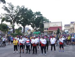 Sekda Provinsi Jambi Melepas Peserta Fun Bike Semarak Hari Bhayangkara ke 76 Polda Jambi