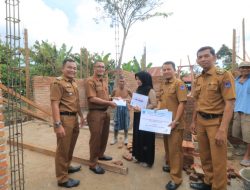 Pemkot Payakumbuh Menyalurkan Bantuan Rumah Tidak Layak Huni di Kelurahan Ompang Tanah Sirah