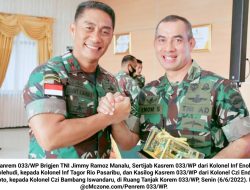 Brigjen TNI Jimmy Pimpin Sertijab Kasrem dan Kasilog Kasrem 033/WP