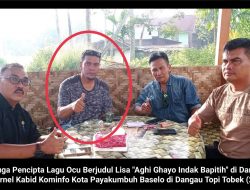 Seniman Riau Ocu Kampar (Dien Puga) Bersilahturahmi Dengan Kabid Kominfo Kota Payakumbuh (Rudi Arnel) di Dangau Topi Tobek