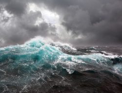 Peringatan Dini Gelombang Laut Sangat Tinggi, Berikut Daftar Wilayah Perairan Waspada Gelombang Tinggi