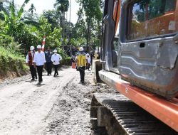 Kapolda Sumut Dampingi Presiden Jokowi Tinjau Proyek Peningkatan Struktur Jalan di Pulau Nias