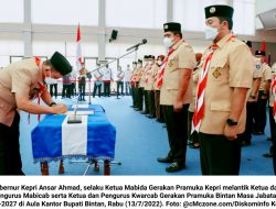 Ansar Ahmad Lantik Ketua dan Pengurus Mabicab dan Pengurus Kwarcab Pramuka Bintan 2022-2027