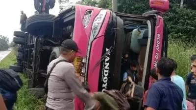 PO Bus Handoyo Terguling, Satu Orang Patah Kaki