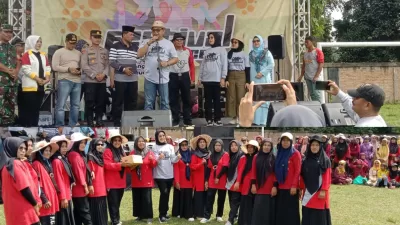 H.Nurkhalis Dt.Bijo Dirajo Buka Festival Line Dance Yang Gegap Gempita