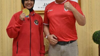 Pj Wako Payakumbuh Jasman Jamu Atlet Karate Zahratus Syifa Peraih Medali Emas di Thailand