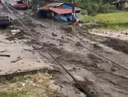 Banjir Lahar Dingin Di Ayie Angek Padang Panjang Melumpuhkan Jalan Raya