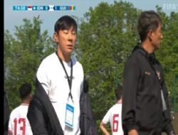 Pelatih Sepak Bola Indonesia U-23 Kena Kartu Merah