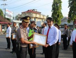 KAPOLRES SOLOK KOTA BERIKAN PENGHARGAAN SERTA APRESIASI KINERJA ANGGOTA DALAM MENJALANKAN TUGAS