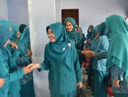 Nur’aini Azis Kembali Lantik Ketua PKK Kecamatan