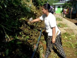 TAK MAU KALAH, MUNJIAH PERCANTIK AKSES KELOKASI RTLH KARANG JAMBU
