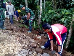 SEMANGAT GOTONGROYONG, PULUHAN KADES BOJONGSARI BANTU TMMD DI KARANGJAMBU