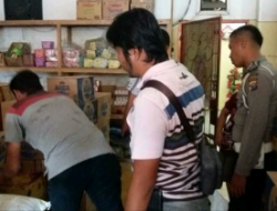 ANTISIPASI PEREDARAN MIRAS OPLOSAN, JAJARAN POLRES KAMPAR GELAR RAZIA.