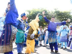 Bupati Bintan Menari Mak Yong, Saat Pawai Ta’aruf MTQ Provinsi Kepri